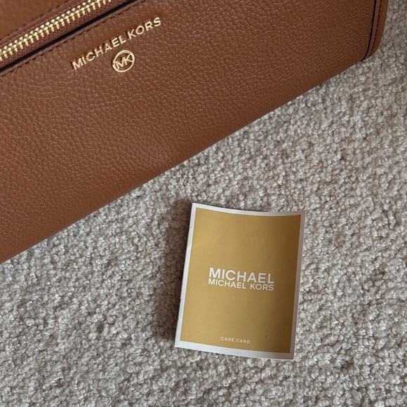 Michael Kors Jane Large Tan Pebbled Leather Clutch - Picture 7 of 10